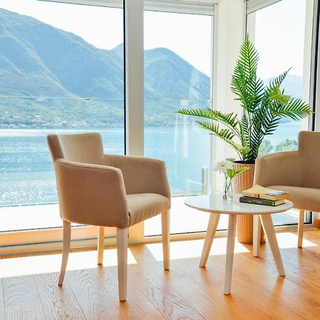 Ily Apartment With Sea View Cattaro Esterno foto