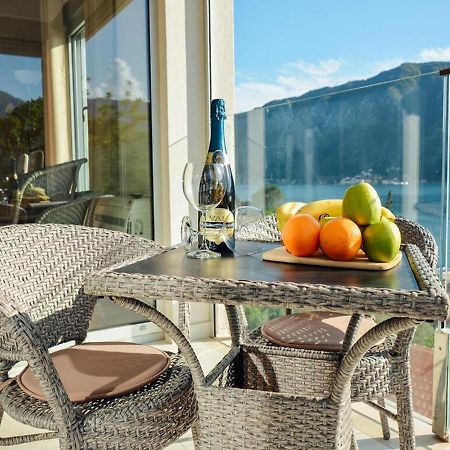 Ily Apartment With Sea View Cattaro Esterno foto