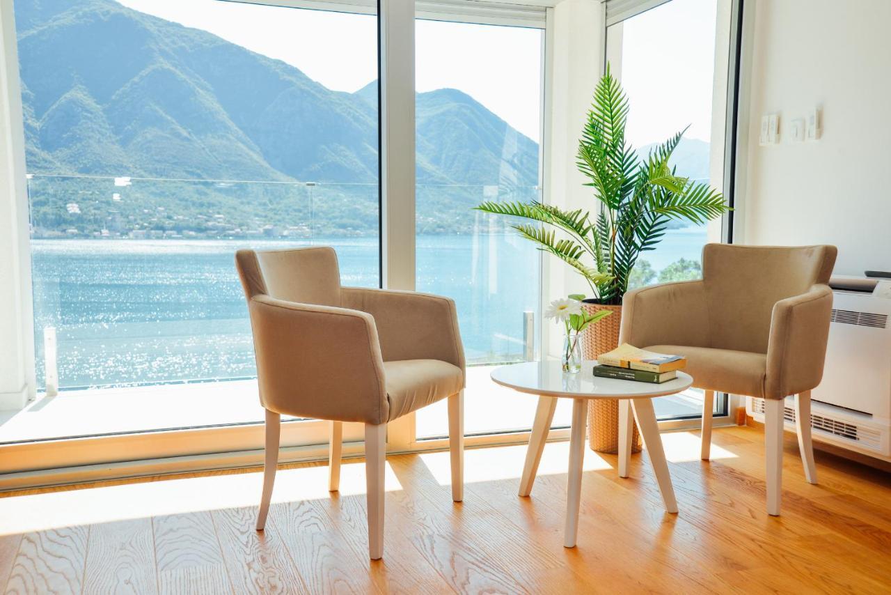 Ily Apartment With Sea View Cattaro Esterno foto