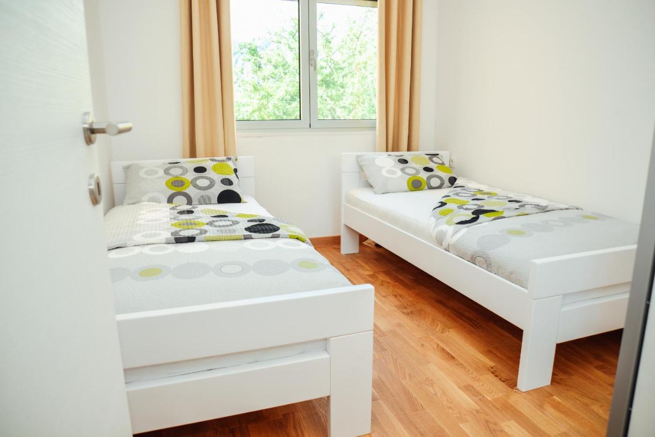 Ily Apartment With Sea View Cattaro Esterno foto