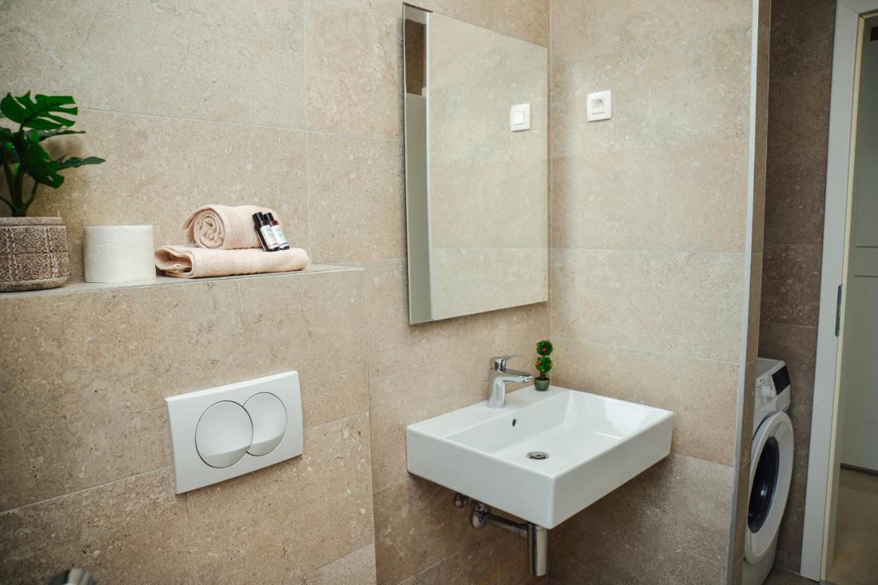 Ily Apartment With Sea View Cattaro Esterno foto