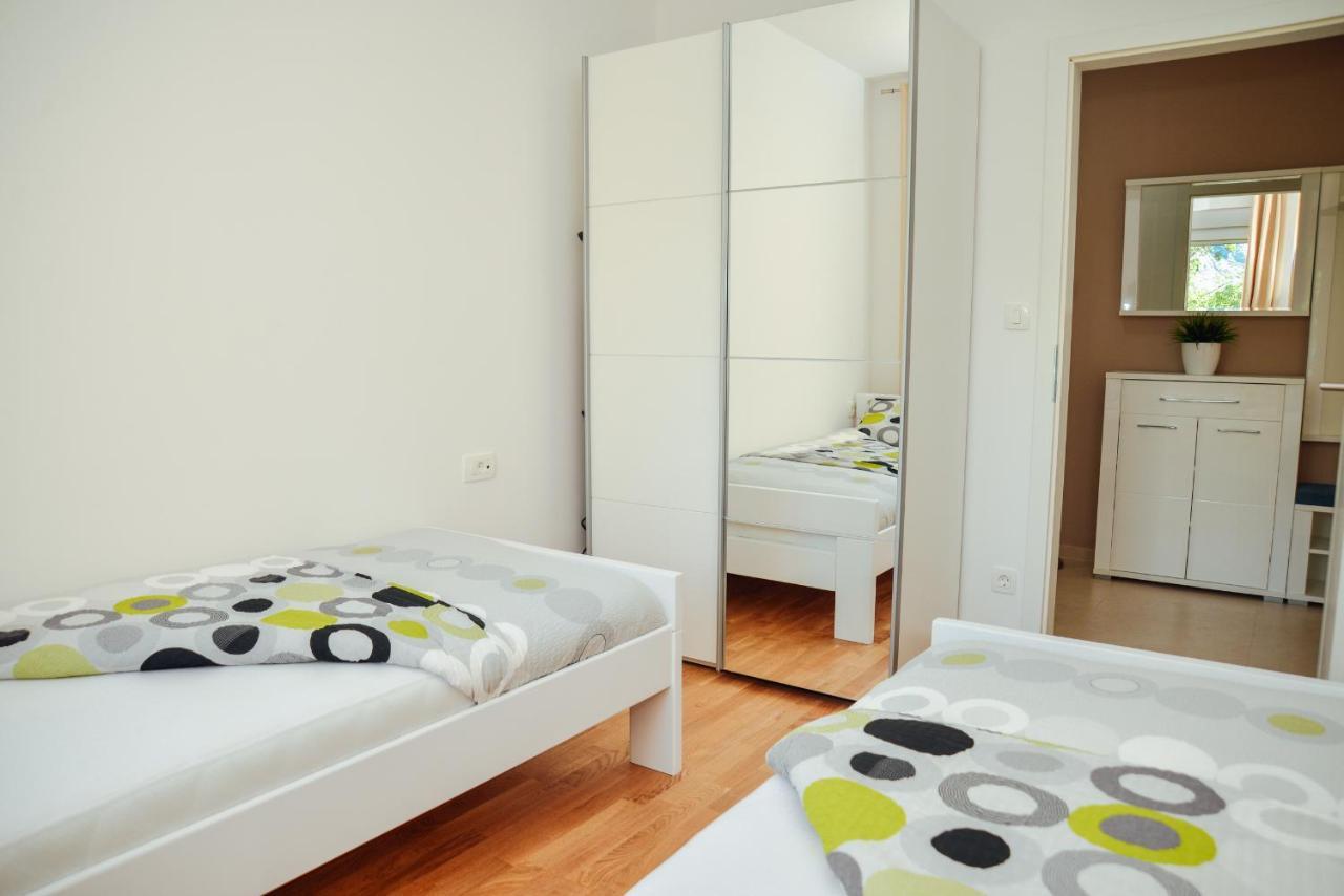 Ily Apartment With Sea View Cattaro Esterno foto