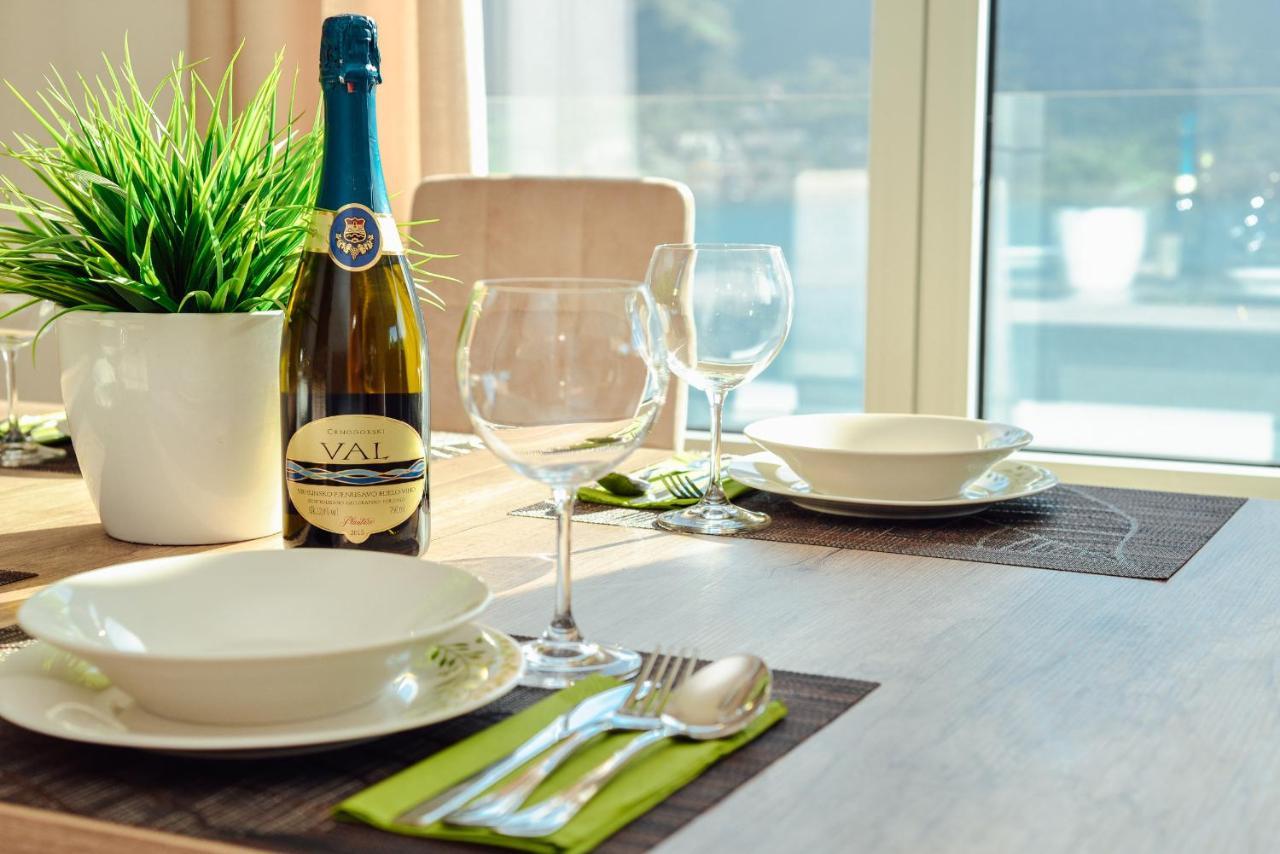 Ily Apartment With Sea View Cattaro Esterno foto
